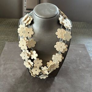 NWT Wooden flowers and beads necklace